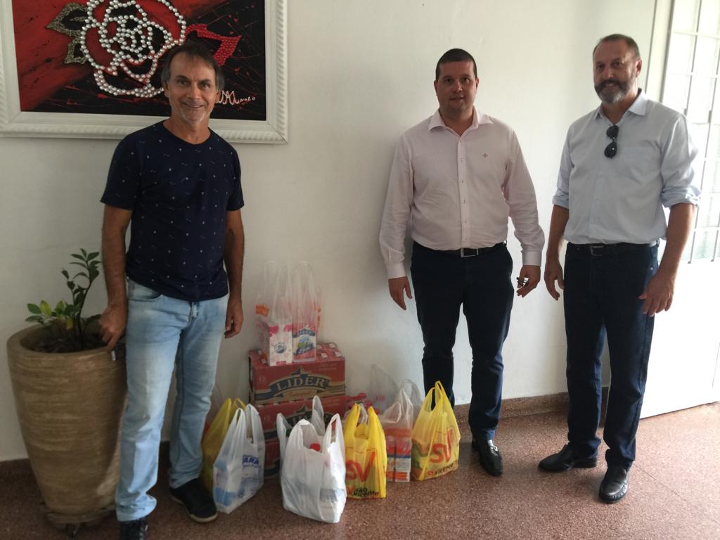 AESCON entrega de 82 litros de leite ao SEARA